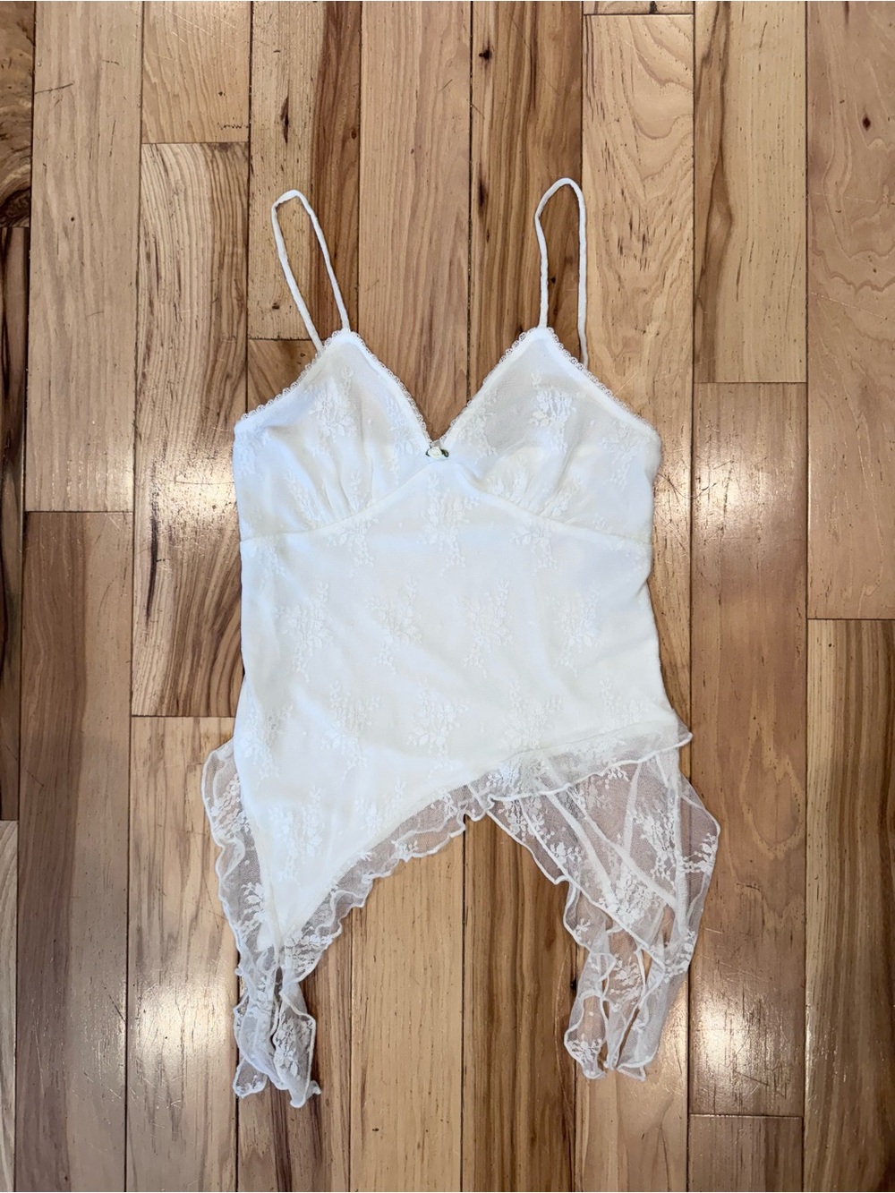 Kirious White Lace Trim Asymmetric Tank Top